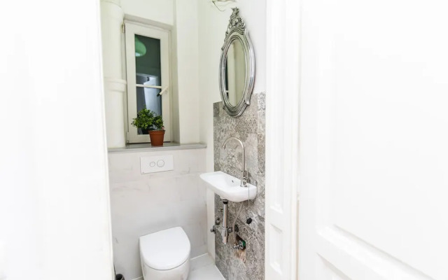 Bright and Modern Duplex in the City Center!