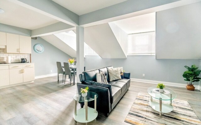 Charming 2BR Apartment In Downtown Hamilton