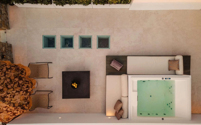 Naxos Rhyton-Adults Only