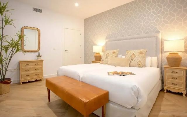 Exclusive Apartment in City Center. Capiteles