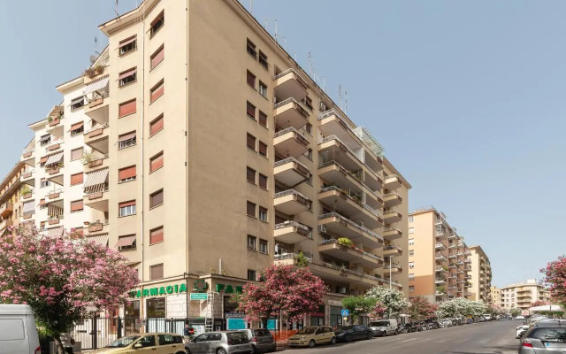 Roomy and Bright Apartment with Terrace