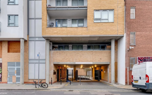 Spacious Modern Camberwell Apartment