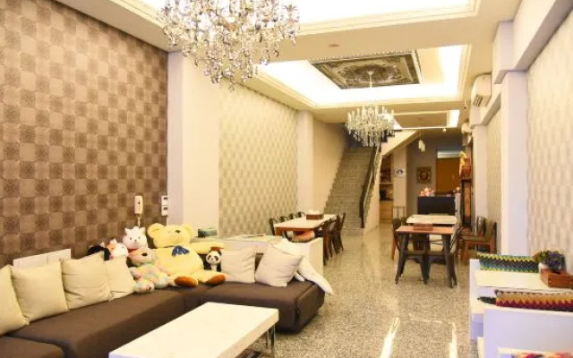 Fall In Love With Paris Hostel