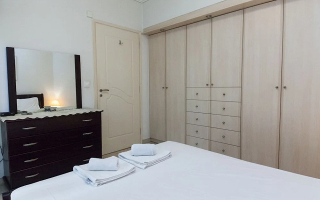 Scenic Balcony Apt in Vibrant Petralona