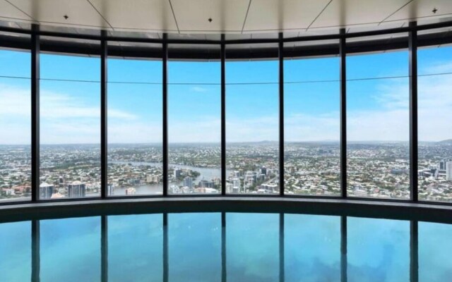 2BR Luxury Skytower CBD Pool Gym Netflix