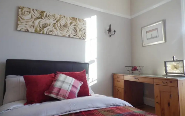 Spacious and Quiet Flat in the Heart of Finnieston