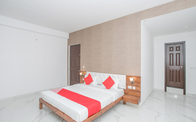 Pinewood Premium Suites by OYOY Rooms