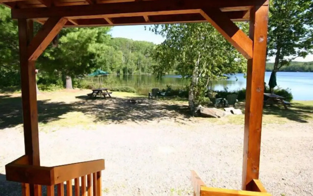 Spectacle Lake Lodge