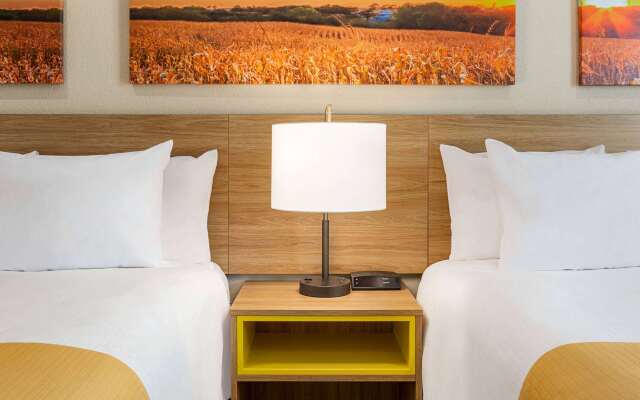 Days Inn & Suites by Wyndham Greater Tomball