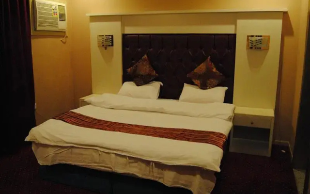 Golden Holidays Hotel