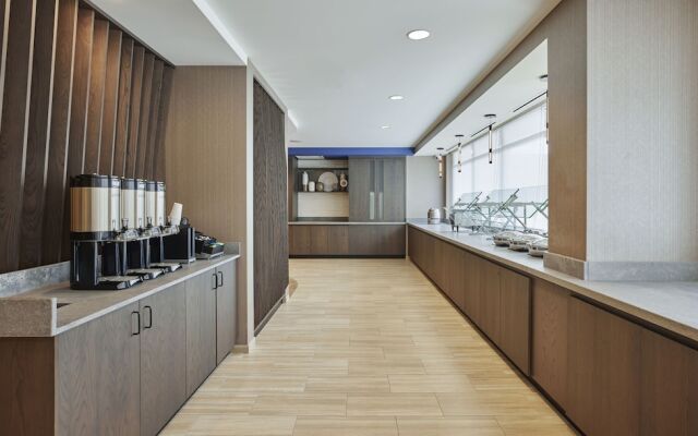 Springhill Suites Chicago Chinatown