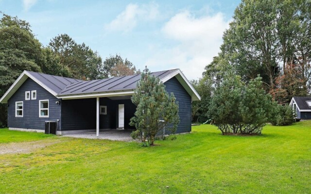 Enticing Holiday Home in Hals With Terrace