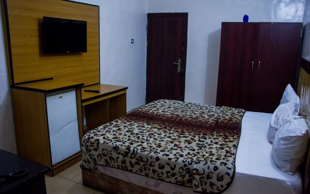 Emglo Suites