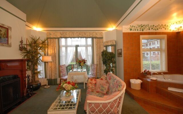 Humboldt House Bed & Breakfast