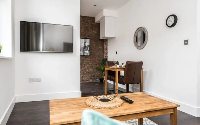 Prestige STAY Aparthotel - 42 Stanley Street Party Apartments