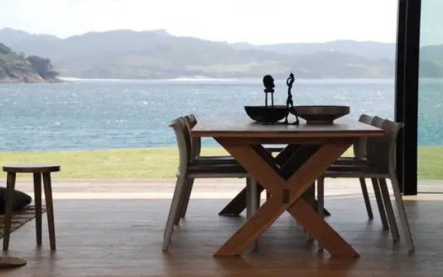 Oruawharo Cottage – Beach – Great Barrier Island