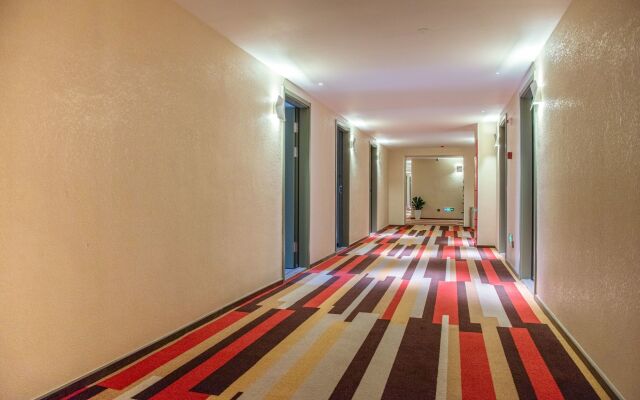 ibis Luoyang Baolong Square Hotel