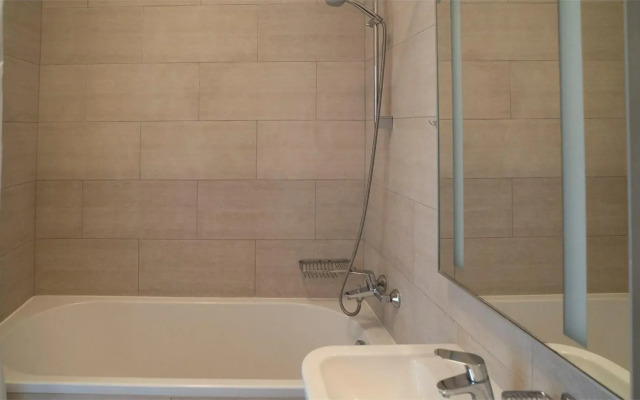 Phoenix De Lux Apartment on Parashnaya street 15