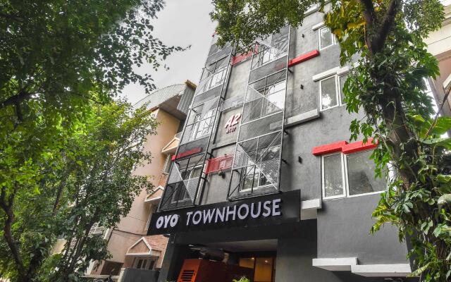 OYO Townhouse 255 Indiranagar Double Road