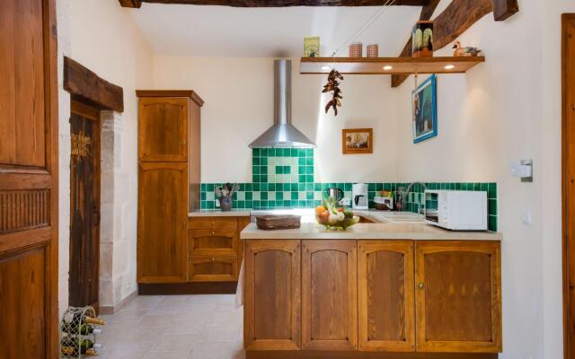 Tranquil Home in Saint-Martin-de-Gurson, 15min from Saint Emilion's vineyard