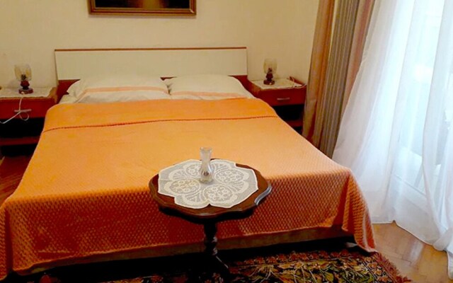 Hotel Ema