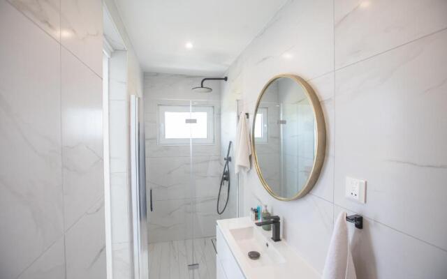 Artizan Seafront Villa 5