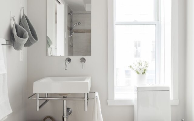 MTLVacationRentals - Suite Mont-Royal - 3 queen beds, 1,5 Ba