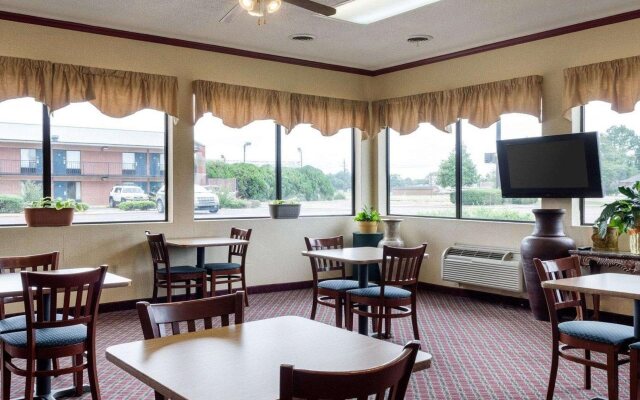 Motel 6 Greenwood, MS