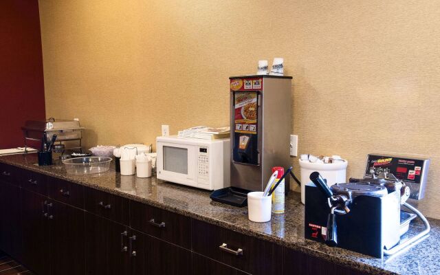 Red Roof Inn & Suites Omaha - Council Bluffs