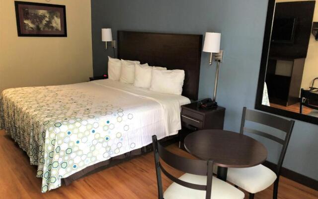 HomeTowne Studios by Red Roof Bordentown - McGuire AFB