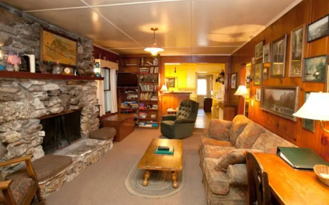 RedAwning Cabin #80 The Chattertons