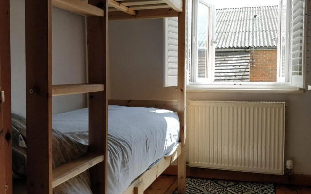 Town Centre House with free parking