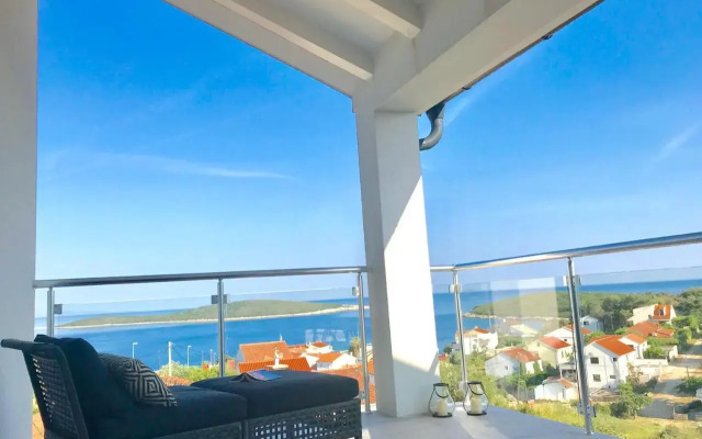 Visit Aylin Vis