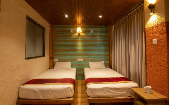 Everest Manla Resort