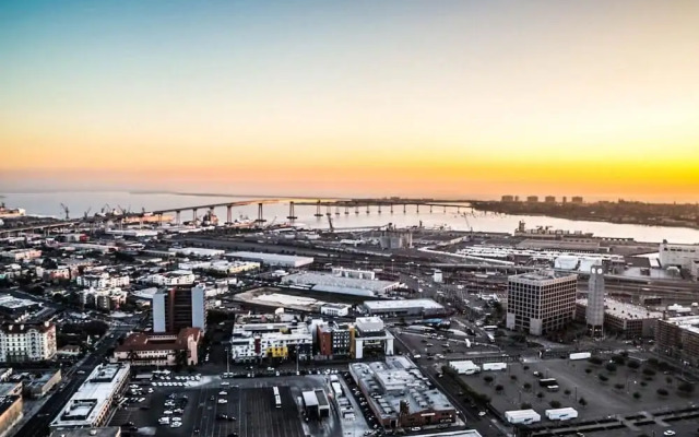Ocean View IV by AvantStay | High-Rise in DT w/ City & Ocean Views!