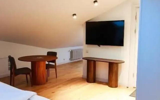 Roze Center Apartments