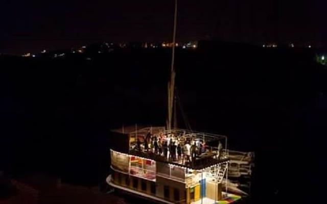 Anakato Kendaka House Boat