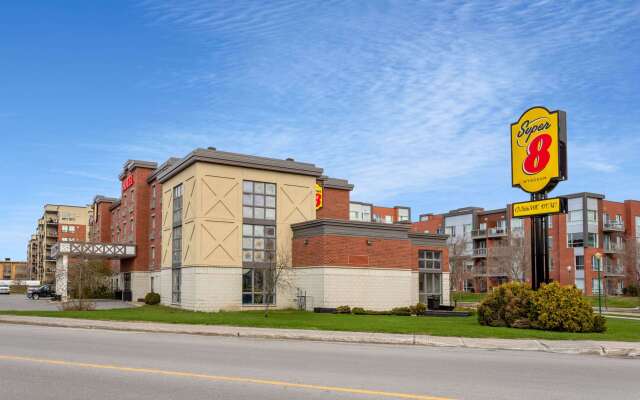 Super 8 by Wyndham Lachenaie/Terrebonne