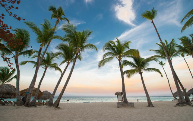 New Apartment Sueno pool area private Beach guard