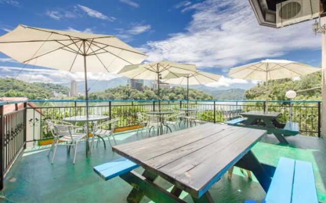 Bishui Shanju Lakeside B&B