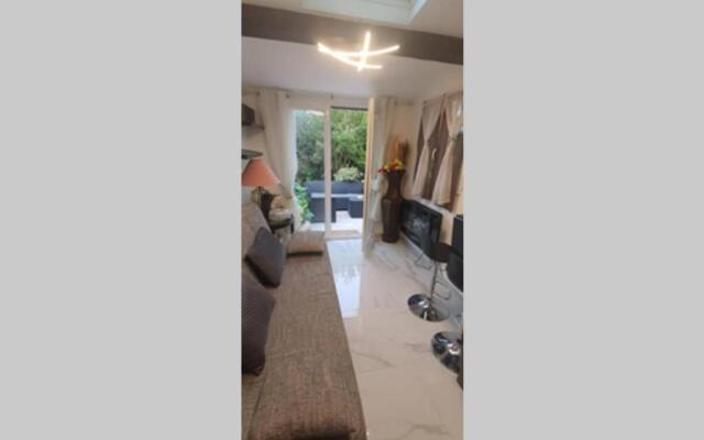 Studio Entre Vallee Colline Et Soleil Marseillais