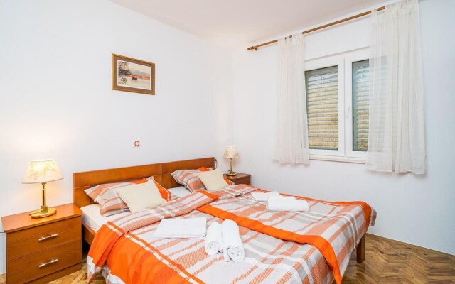 Awesome Apartment in Mlini With Jacuzzi, 3 Bedrooms and Wifi