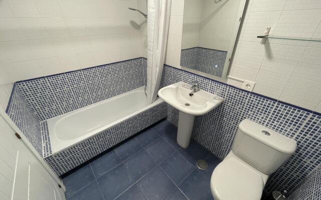 South facing apartment, 7 mins walk from beach