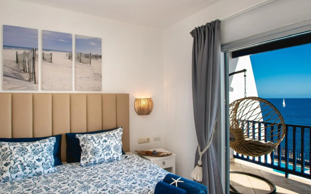 FRONTLINE VILLA 25, well-designed with a heated pool