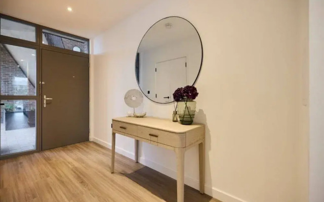 The Tottenham Hale Crib - Trendy 2bdr Flat With Balcony