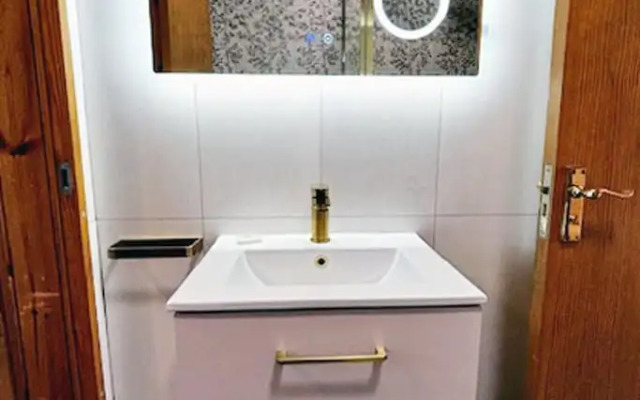 Stob Binnein Cottage