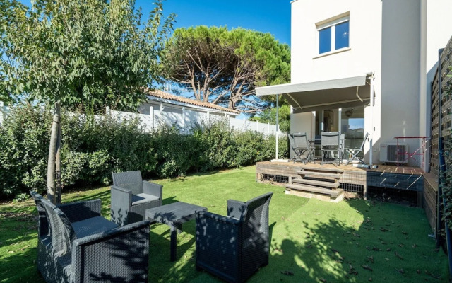 Peaceful Villa in Serignan