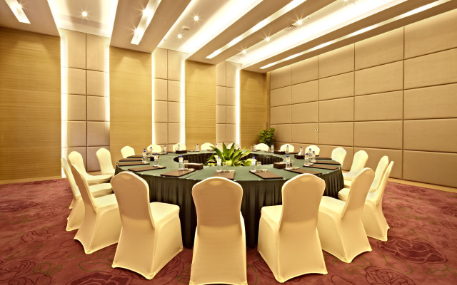 Guangzhou Pearl River International Hotel （Yijing Lu Metro Station）