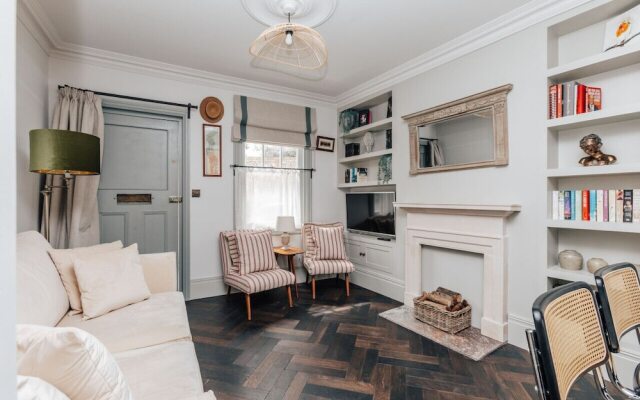 The Emerald - Central Henley 2 Bedroom House