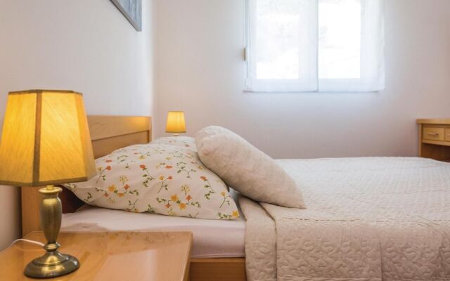 Beautiful Home in Makarska With Wifi and 2 Bedrooms